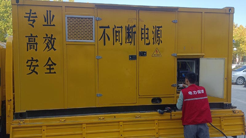 左云柴油发电机组和UPS电源配合使用时，如何避免切换过程中的电力中断？